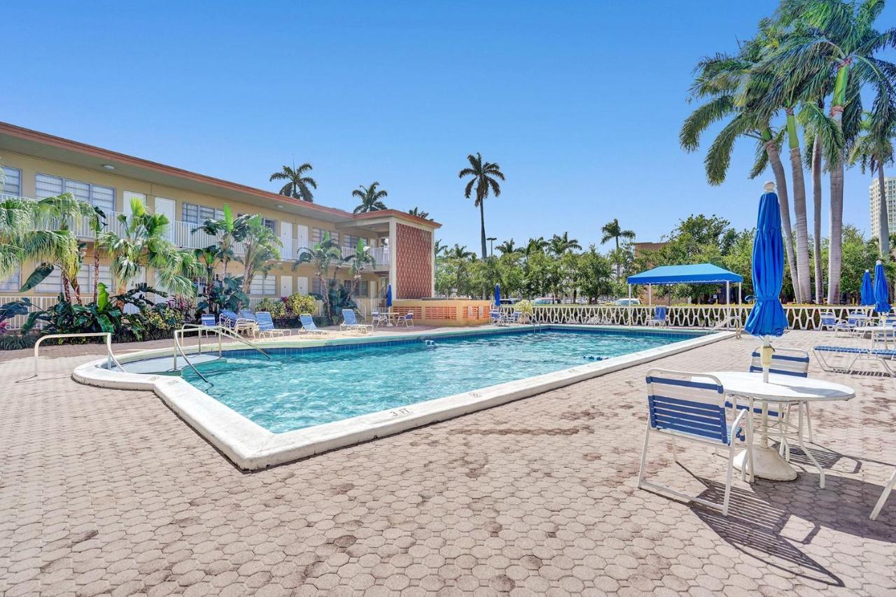 Gorgeous Spot In Hallandale Beach With Pool!! Exterior photo